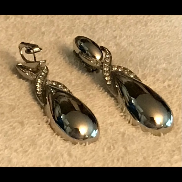 SilverTone and stones Elegant Drop Earrings - Picture 3 of 3